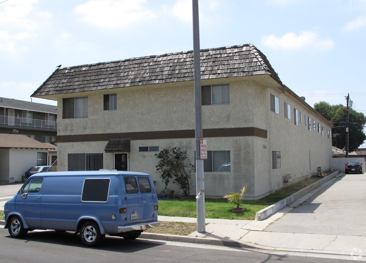 Building Photo - 1138 W 166th St