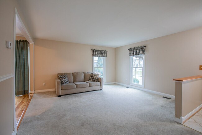 Foto del edificio - Beautiful 3 BR/1.5 BA Townhome in Gaithers...