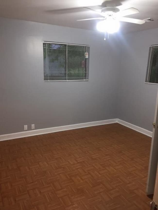 Building Photo - Cozy 2 Bedroom / 1 Bath Duplex