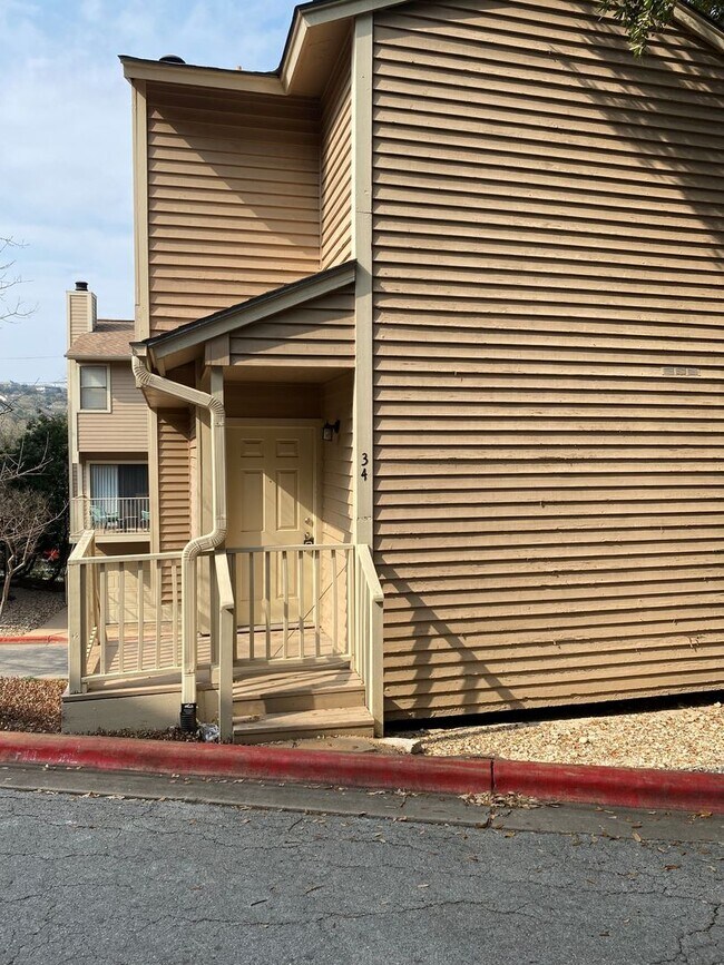 Foto del edificio - 3845 Ranch to Market Rd 2222
