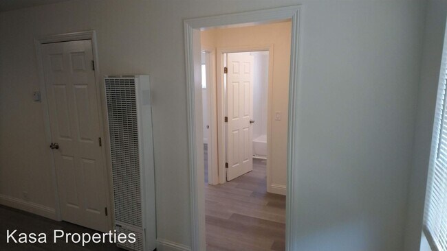 Building Photo - 2227 Bonar St