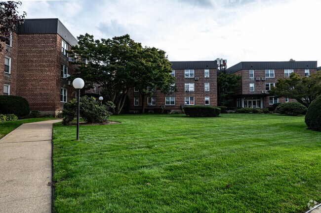 Building Photo - 510-530 Dubois Ave