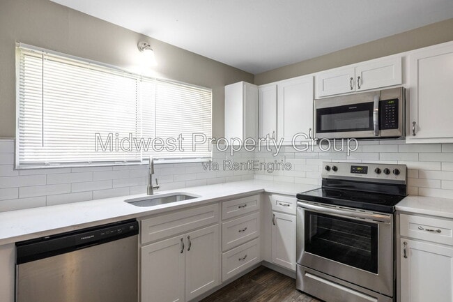 Building Photo - 1385 St Marie St