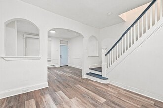 Building Photo - 2411 W Oakdale St