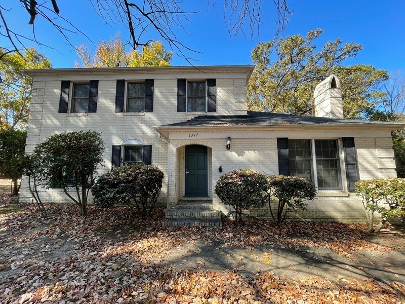 Primary Photo - 1312 John Kirk Dr