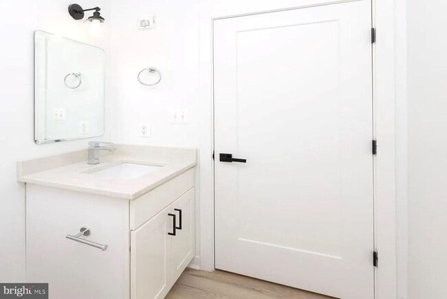 Foto del edificio - 1702 Light St