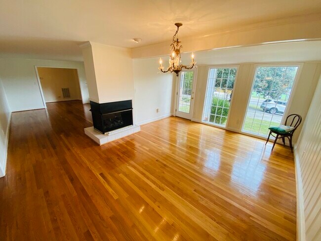 Building Photo - 2903 Lawndale Dr