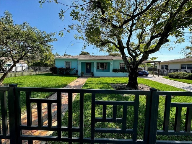 Building Photo - 560 NW 190th St