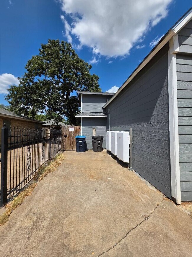 Foto del edificio - 1404 Clinton Ave