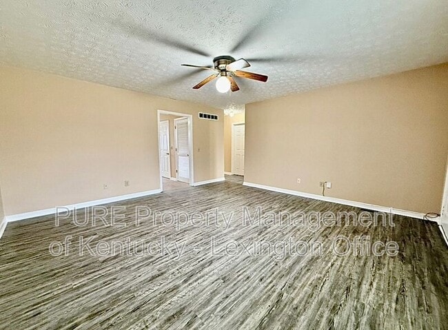 Building Photo - 198 Daisy St