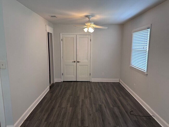 Building Photo - Lovely Two Bedroom Home in Hemby Acres!