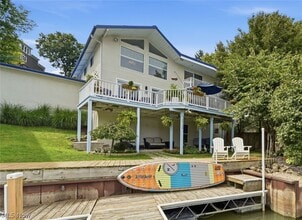 Building Photo - 421 Riverdale Dr