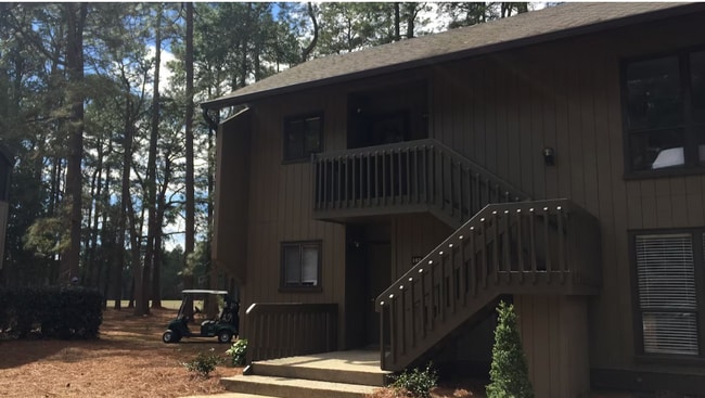 Building Photo - 10 Pine Tree Rd