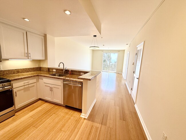 Building Photo - 301 Crescent Ct