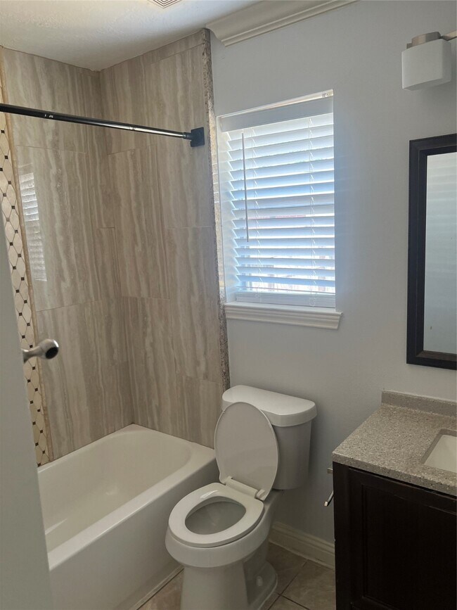 Foto del edificio - 15303 Riverside Grove Dr