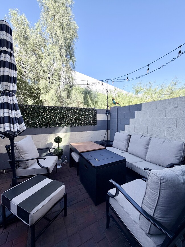 Building Photo - 8192 N 22nd Dr