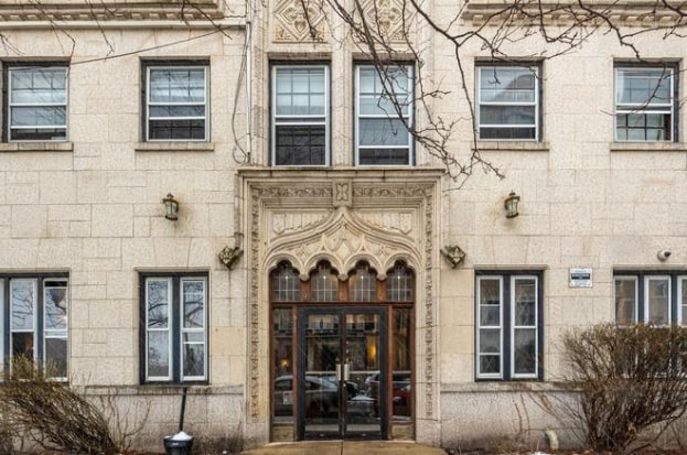 Building Photo - 917 W Eastwood Ave