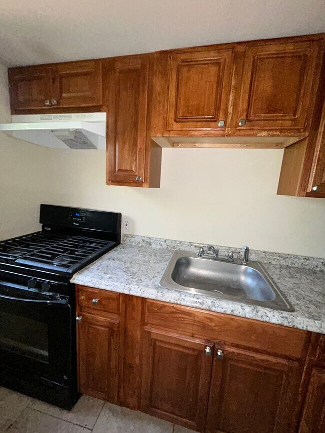 Foto del edificio - 3 bed 1 bath