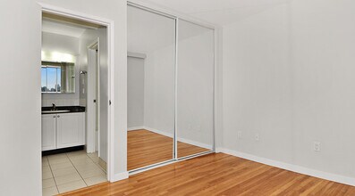 Building Photo - 2045 Nelson St.