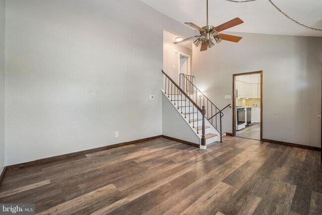 Building Photo - 438 Spruce Ave