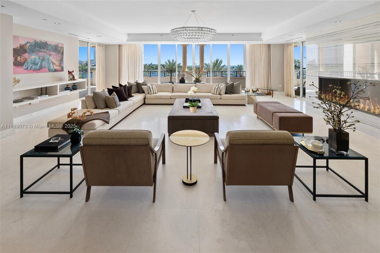 Foto principal - 7133 Fisher Island Dr