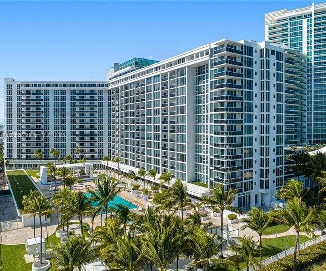 Building Photo - 10275 Collins Ave