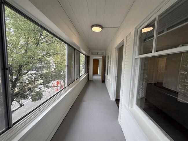 Foto del edificio - 2333 SW 6th Ave