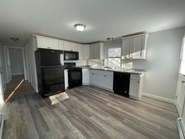 Building Photo - 3 Superior Dr