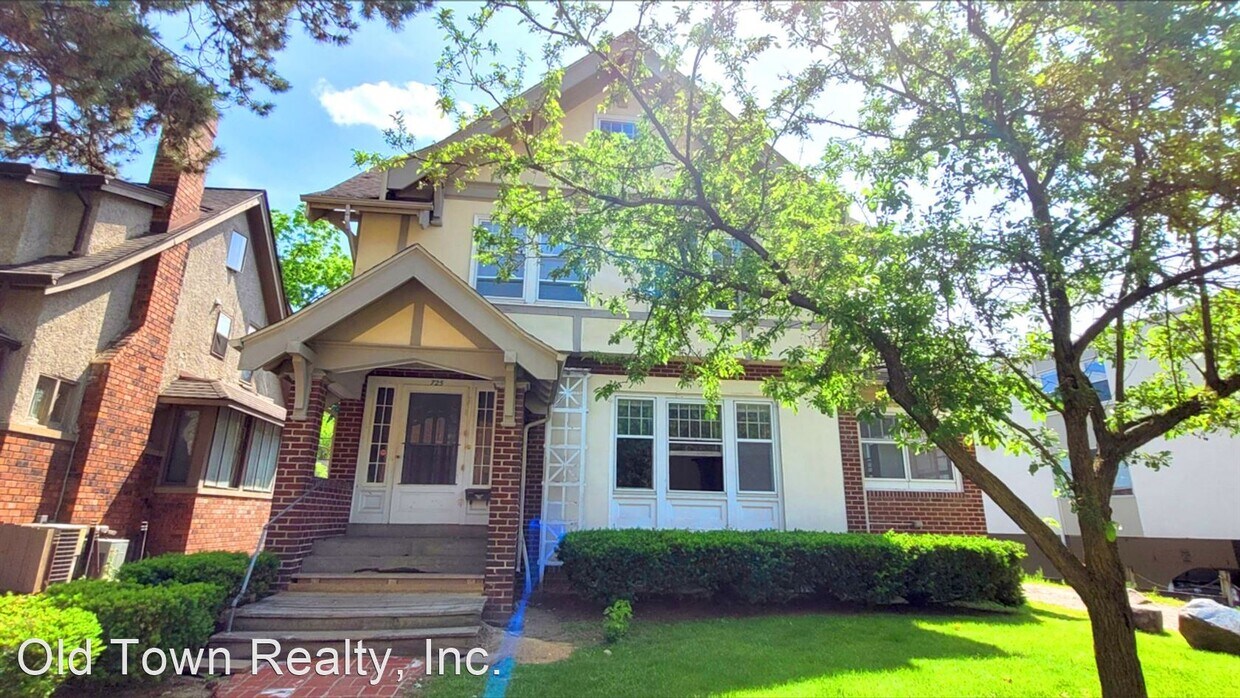 Primary Photo - 14 br, 3 bath House - 725 Church Street