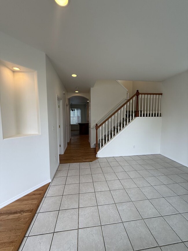 Building Photo - Expansive 4-Bedroom Home for Rent in South...