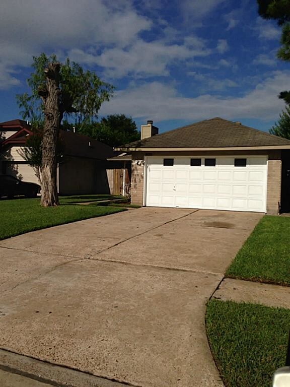 Building Photo - 8626 Ashlawn Dr