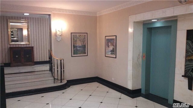 Foto del edificio - 7136 110th St