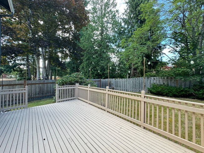Foto del edificio - Beautifully Updated 4-Bedroom Home in Mist...