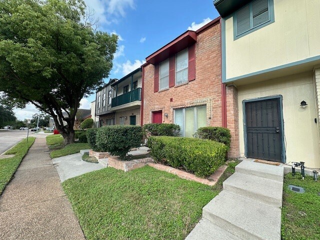 Building Photo - 7700 Creekbend Dr