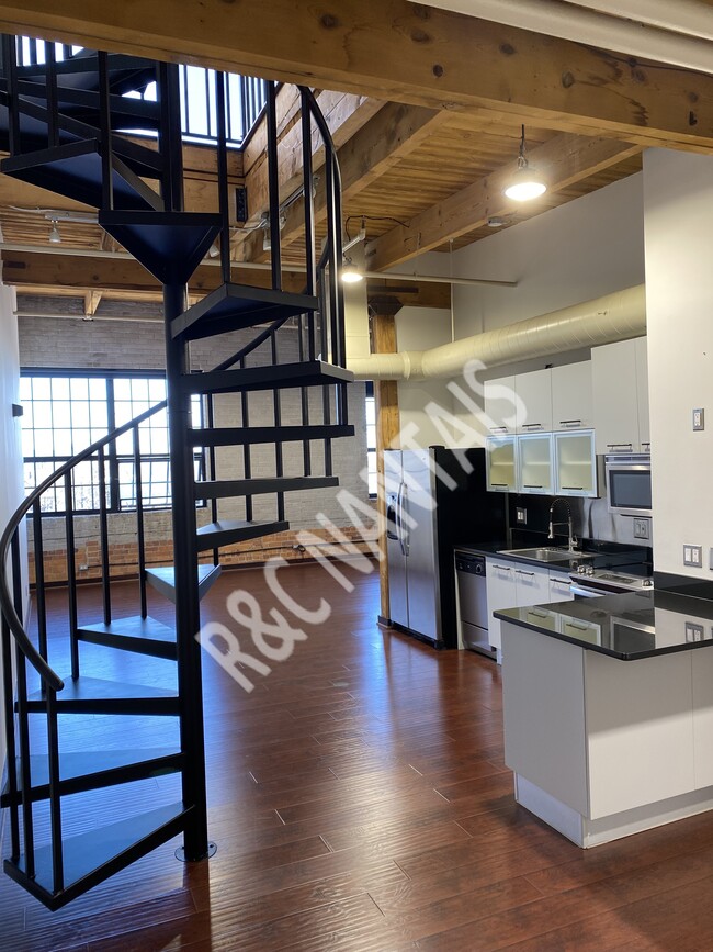 Foto del edificio - 6533 E Jefferson Ave