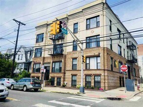 Building Photo - 163 Baldwin Ave