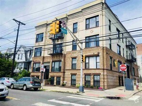 Building Photo - 163 Baldwin Ave