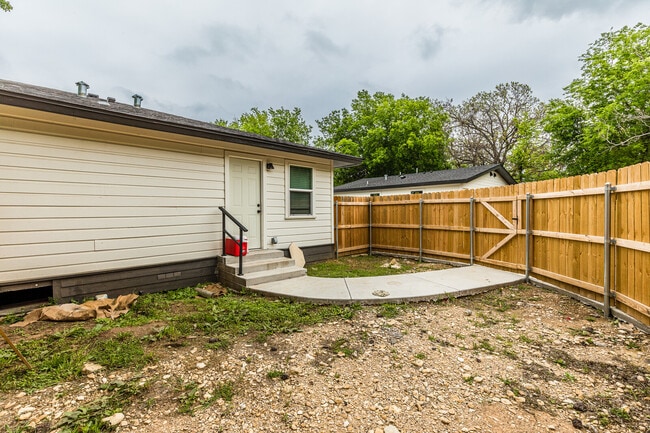 Building Photo - 3112 Cross Cir