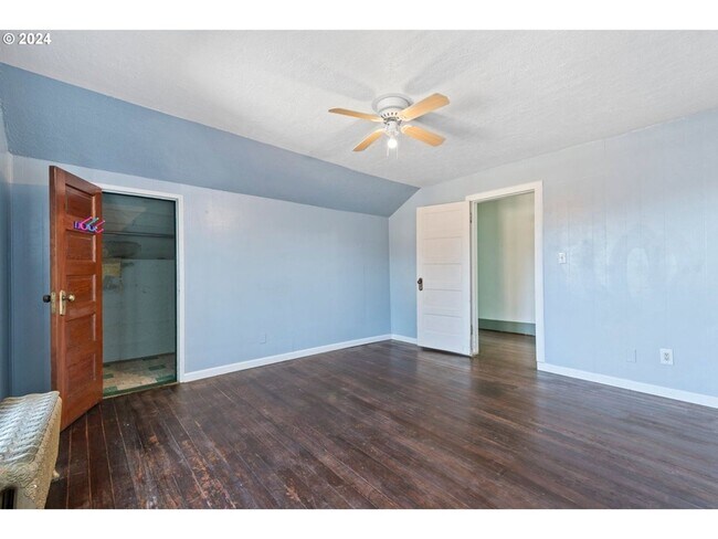 Foto del edificio - Gorgeous Upscale 4 bed 2 bath