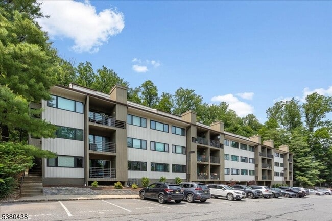 Building Photo - 41 Mt Kemble Ave