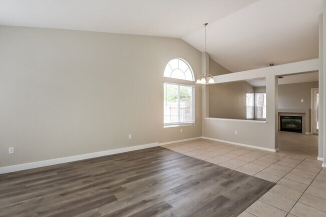 Building Photo - 1316 Passiflora Dr