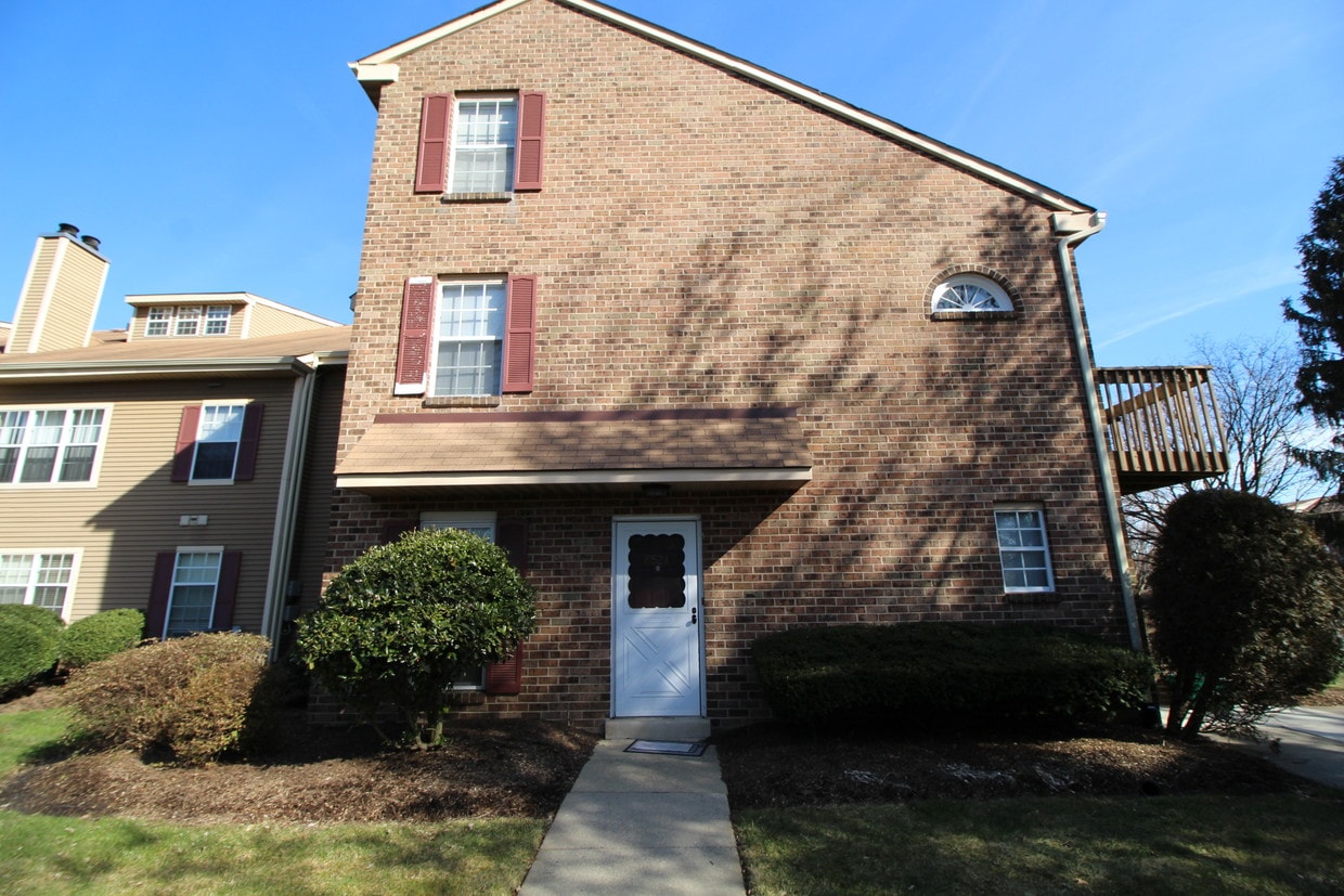 652A Woodford Ln, Yardley, PA 19067 Condo for Rent in Yardley, PA