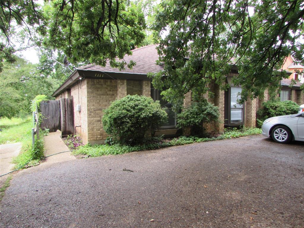 Primary Photo - 1111 Oakland Dr