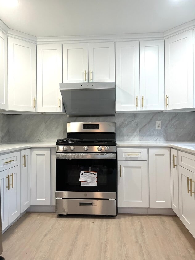Primary Photo - 92 Southampton Dr