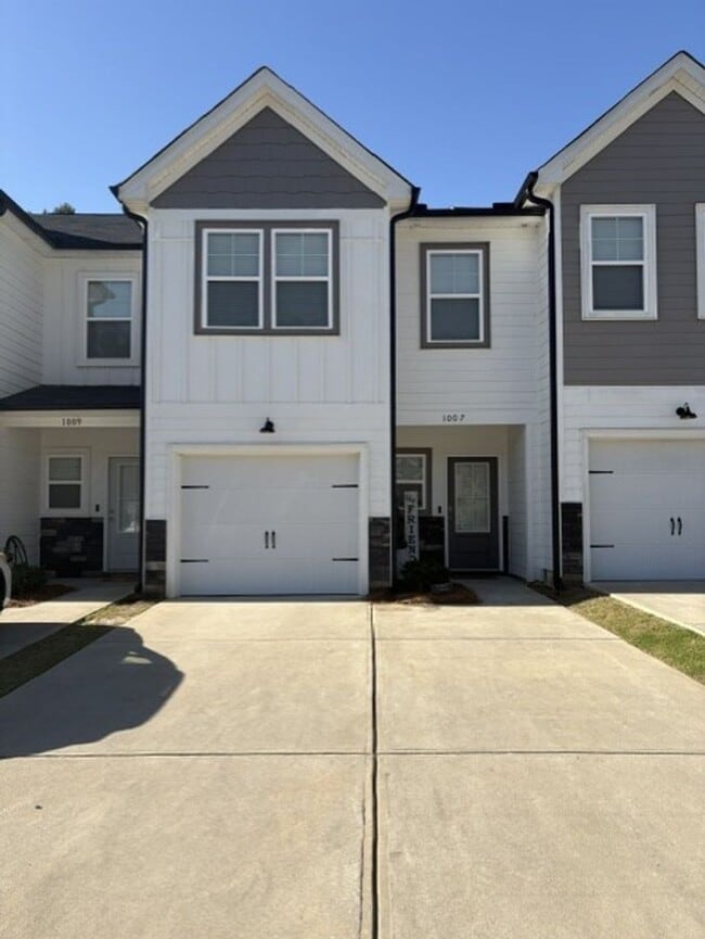 Building Photo - 1007 Linsmore Ave