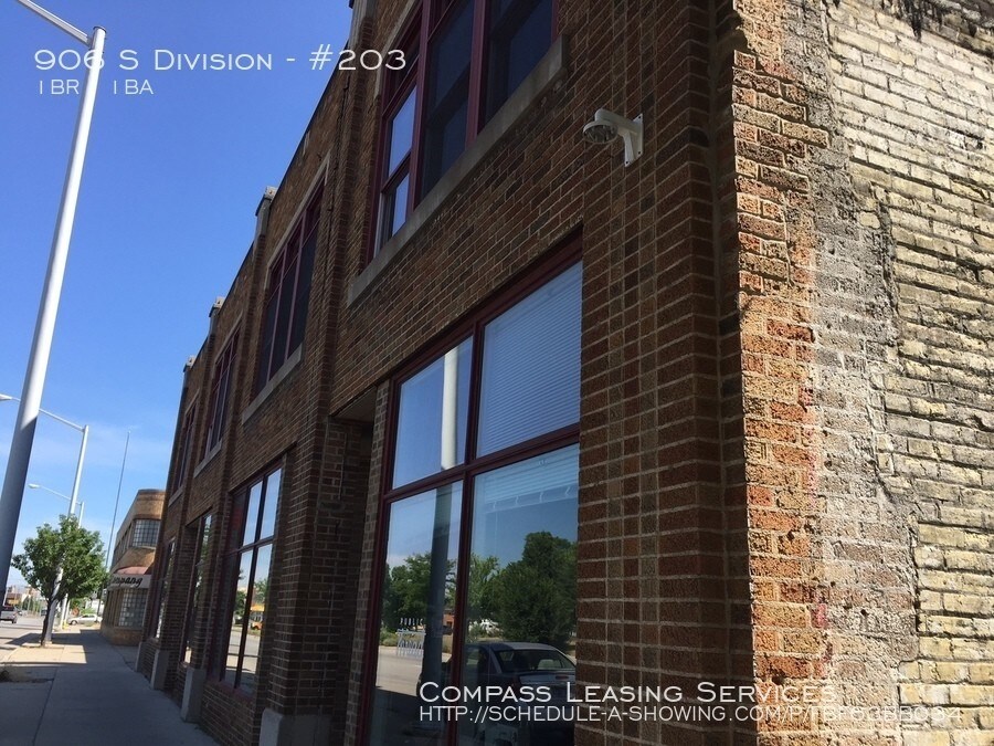 Primary Photo - 906 Division Ave S
