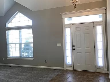 Building Photo - 230 NE Chateau Dr