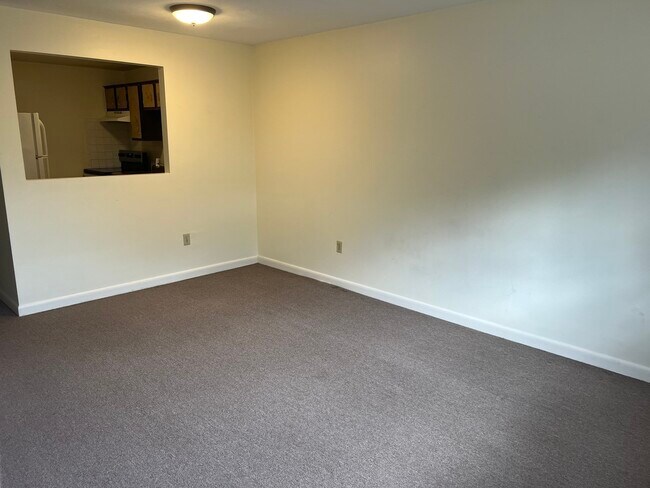 Building Photo - 900 Governors Dr