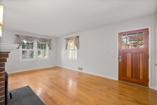 Photo - 3 Bed 3 Bath - Kensington Craftsman - Move... House