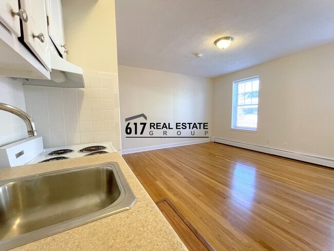 Building Photo - 160 N Beacon St